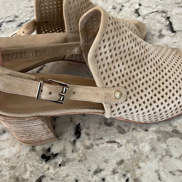 Stuart Weitzman sandal size 10 1/2 M - Picture 8 of 10